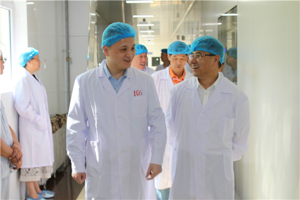 集團(tuán)領(lǐng)導(dǎo)沈波一行赴赤峰蒙欣藥業(yè)、艾克制藥調(diào)研